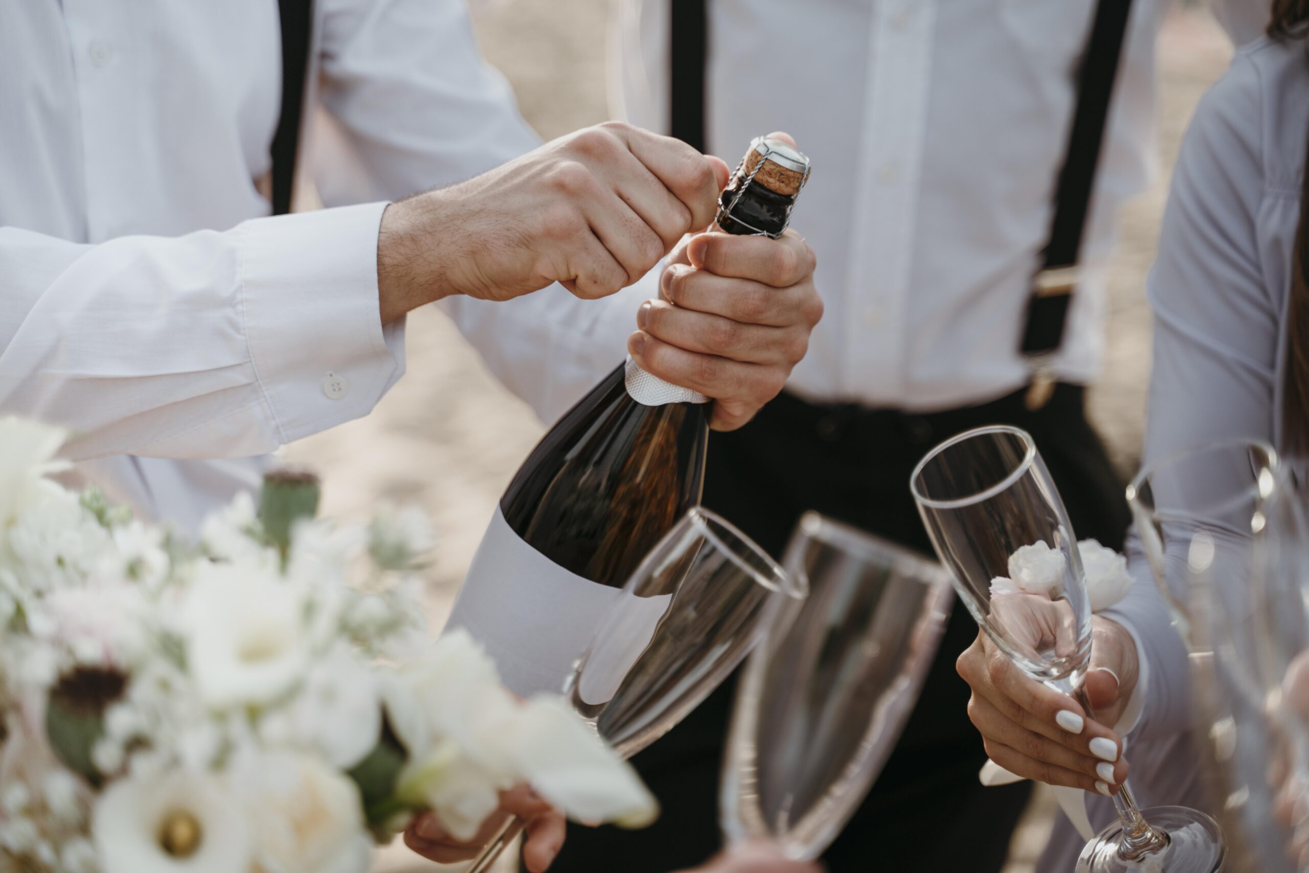 Il banchetto nuziale è un momento speciale da condividere con amici e familiari, un'occasione per celebrare l'amore con una festa indimenticabile. E se c'è una cosa che sappiamo bene qui a Catering Pergola, è che un buon vino è la chiave del successo di un tale evento.